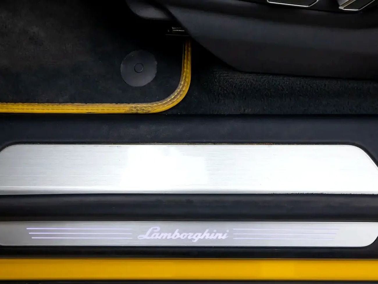 Lamborghini Urus Pearl Capsule | GCC Spec | With Warranty