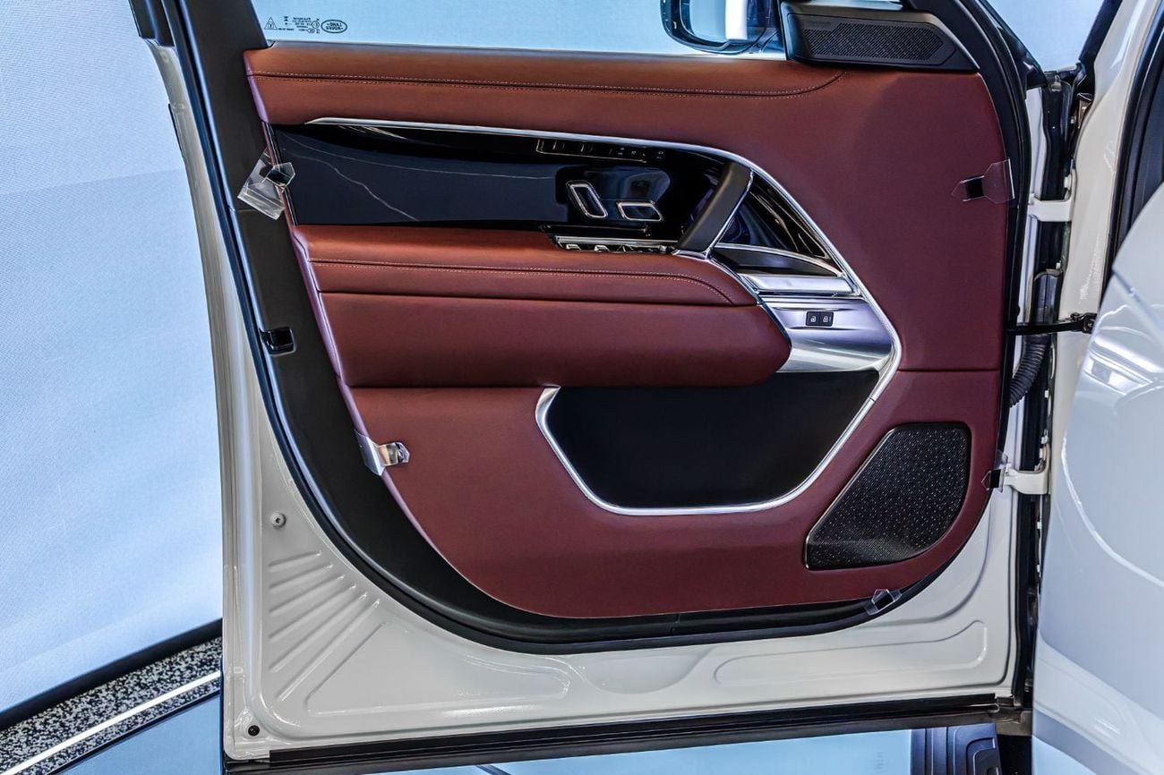 لاند روفر رينج روفر Autobiography P530 | Pearl White | Black Roof | Burgundy Interior | Shadow Exterior Package | GCC Sp