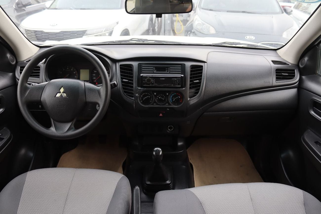 Mitsubishi L200 GL ACCIDENTS FREE - GCC - DOUBLE CABIN - 2WD - PERFECT CONDITION INSIDE OUT