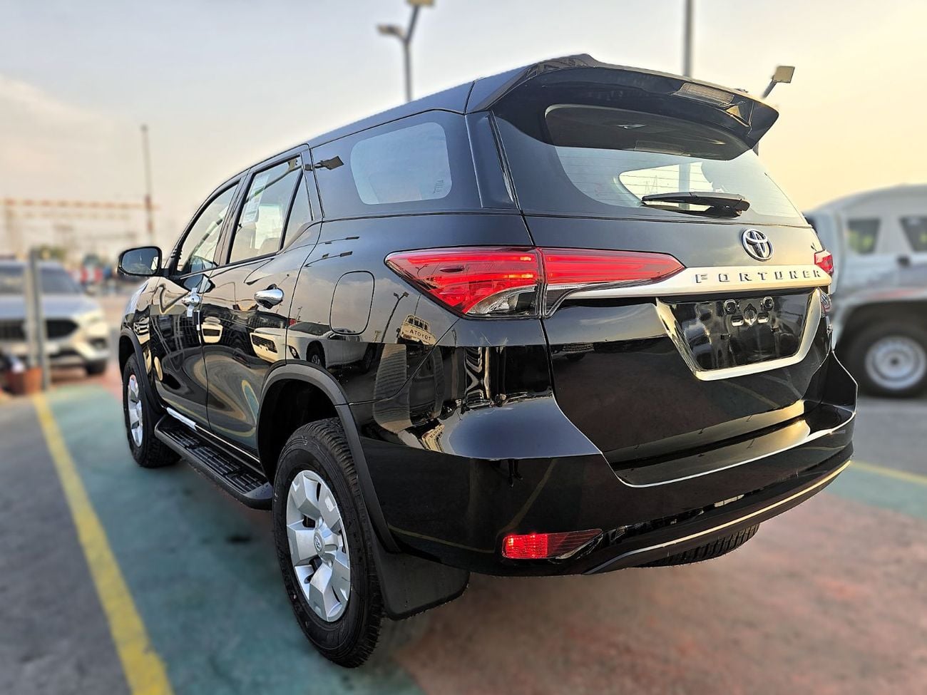 Toyota Fortuner Fortuner SR5 2.7L A/T 4WD SUV 7Seats GCC Black Color 2026 Toyota Fortuner SR5 2.7l A/T 4WD GCC Black Color 2026 Model