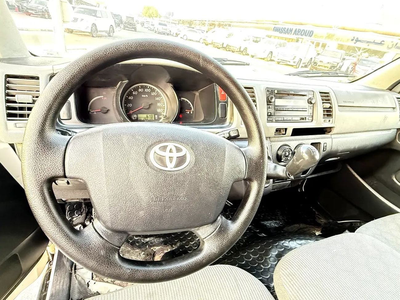 Toyota Hiace GL GCC Specs-passenger Van - excellent condition