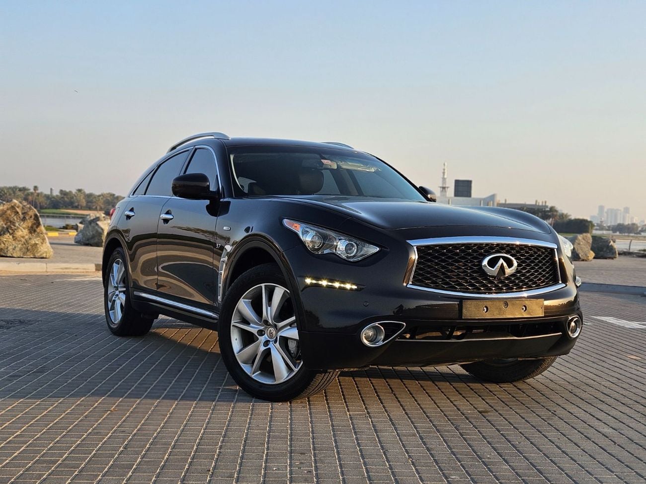 إنفينيتي QX70 إكسيلنس