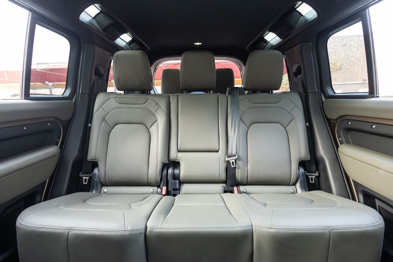 Land Rover Defender 110 X-DYNAMIC SE P300