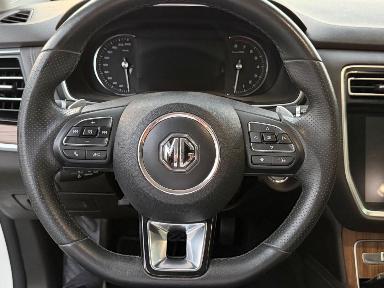 أم جي RX8 لاكجوري
