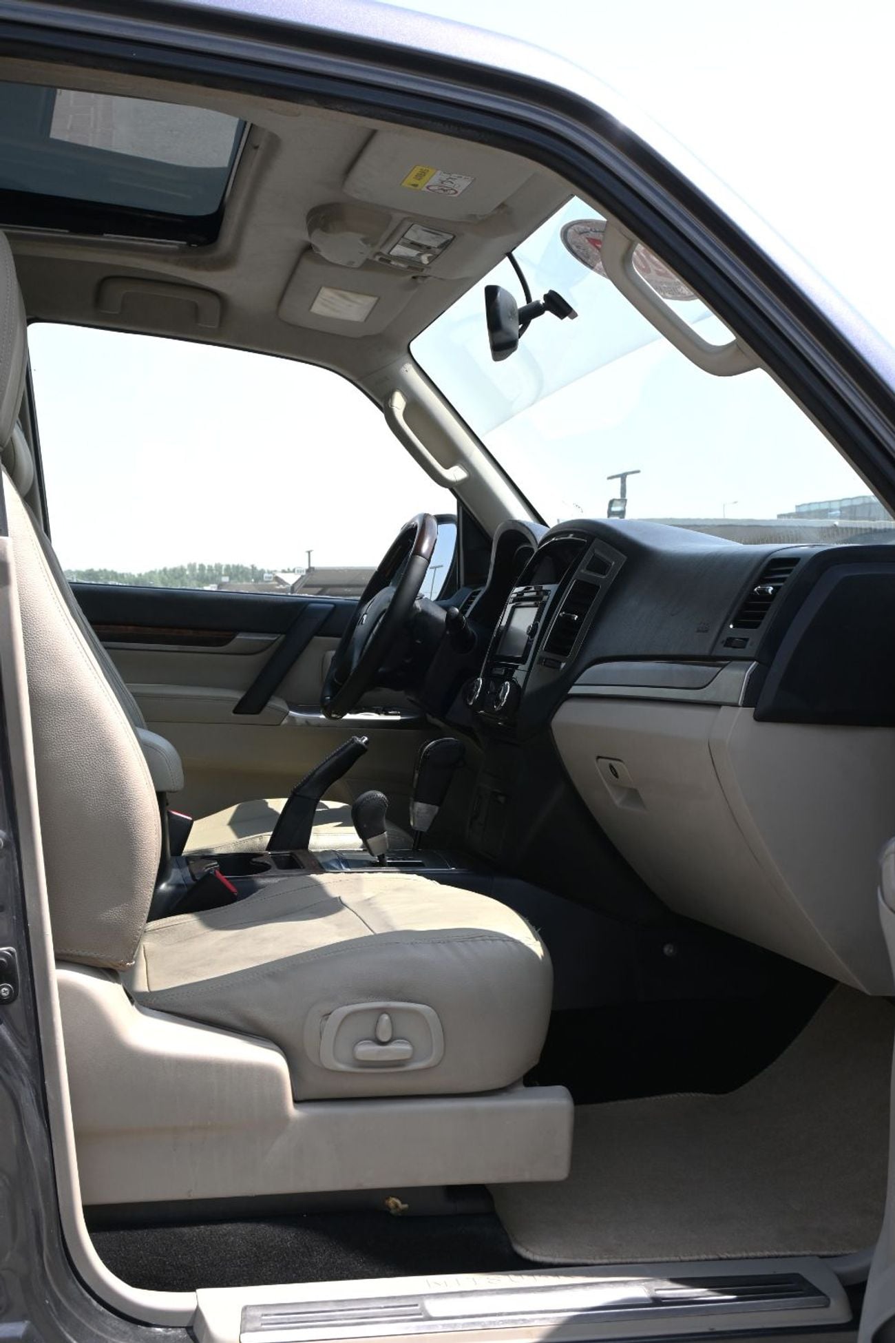 Mitsubishi Pajero GLS H/L PLATINUM