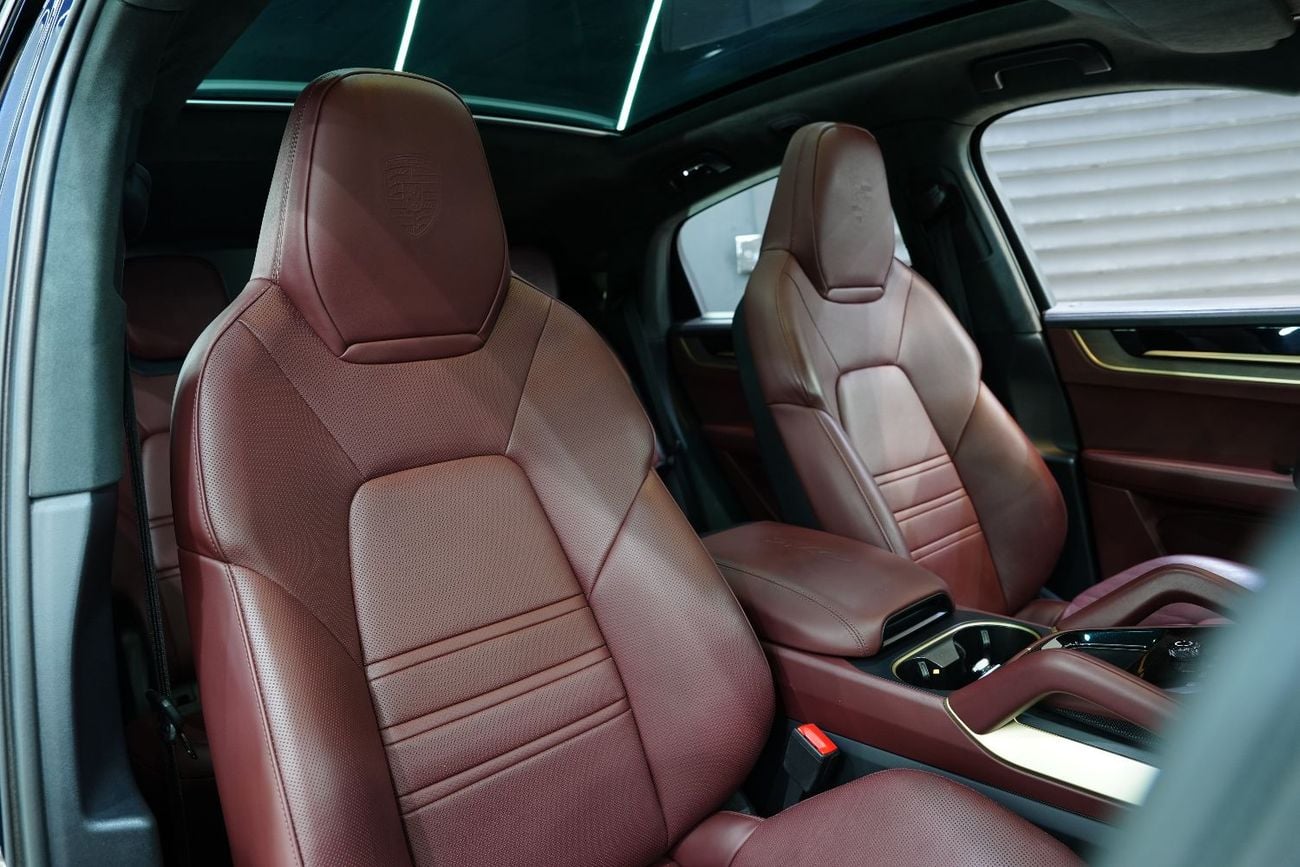 Porsche Cayenne GTS Coupe, Carbon Design Pack, Passenger Display, Burmester Audio, Dealer Warr!