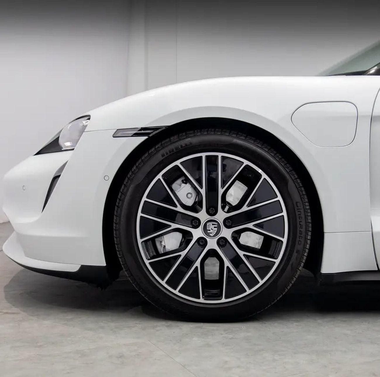 Porsche Taycan TURBO Unlimited KMs Warranty • FDSH • GCC Specs