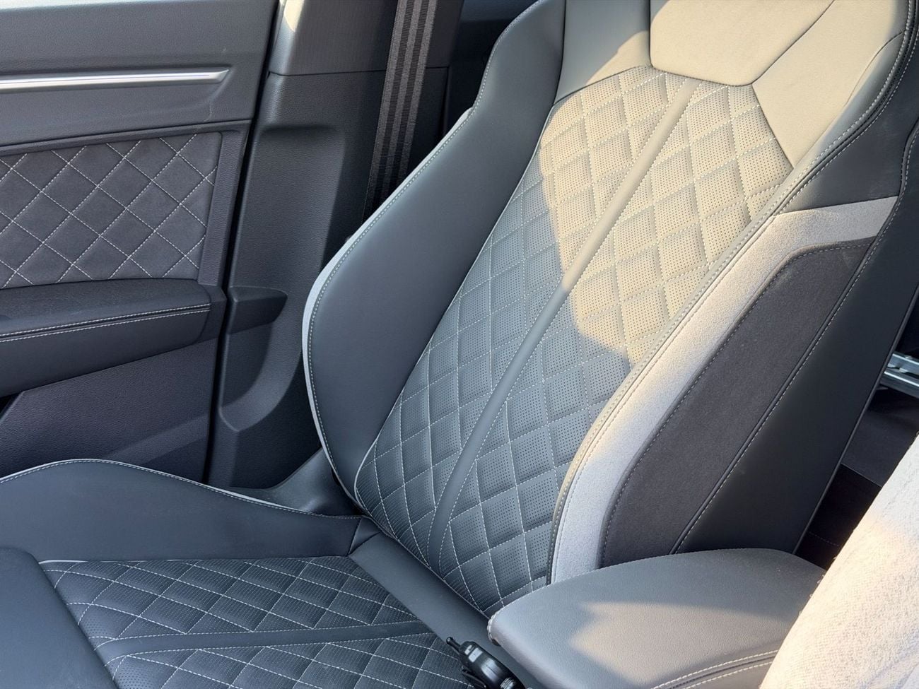أودي Q3 35 TFSI S-LINE أنيق وديناميكي