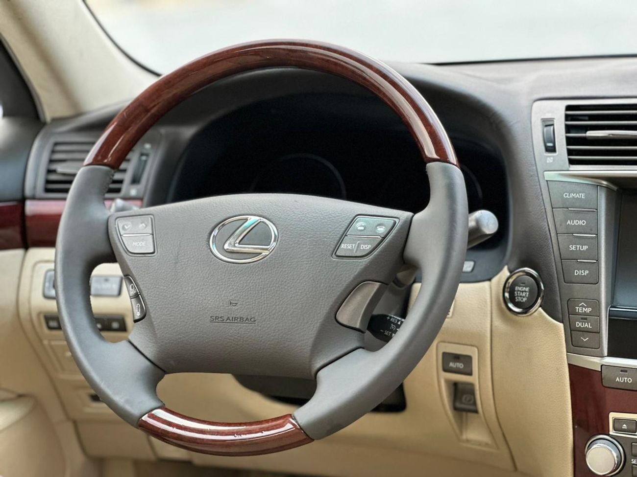 لكزس LS 460 بريمير SWB