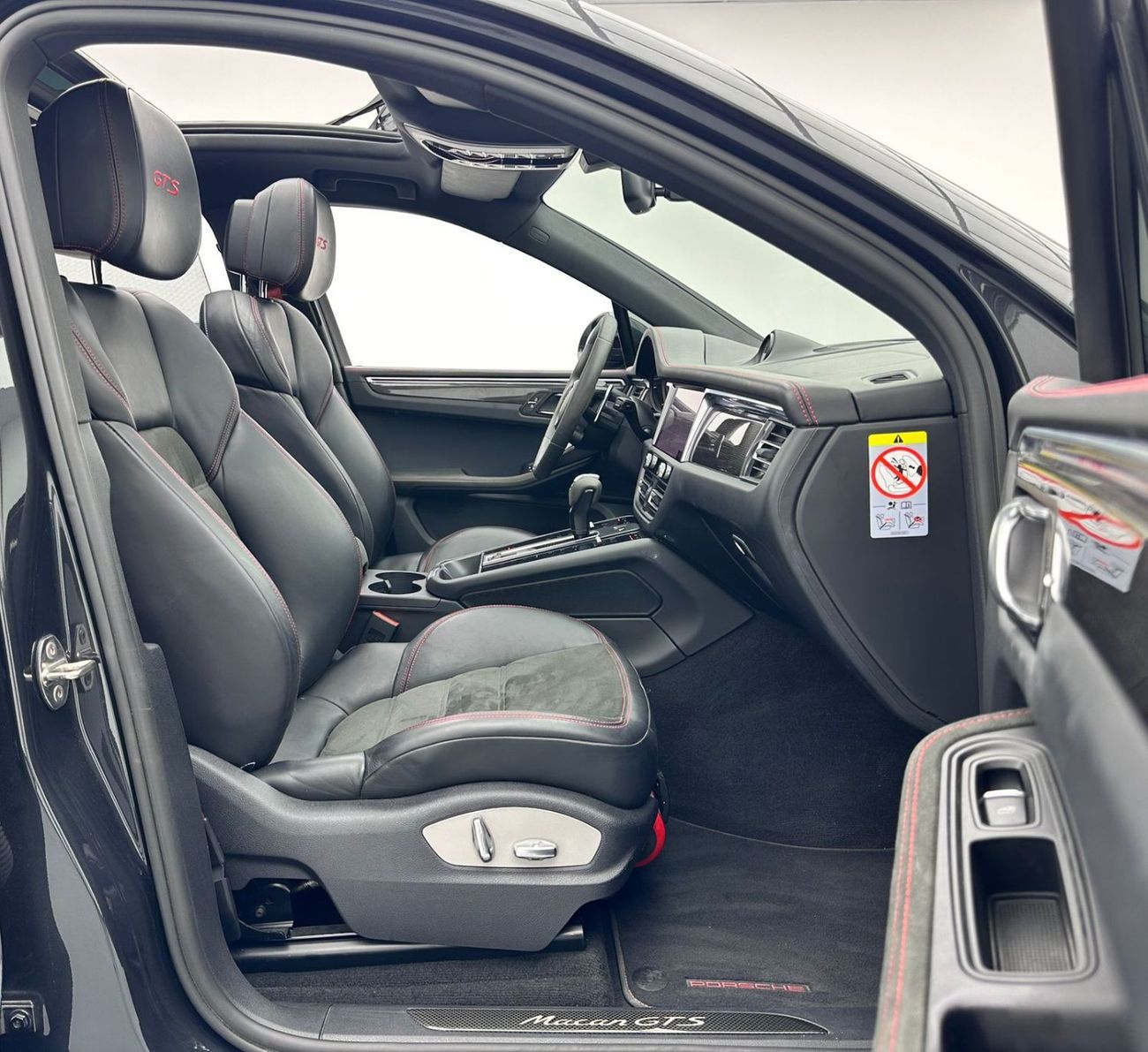 Porsche Macan GTS 2022 Porsche Macan, 1 Year Porsche Warranty, Full Porsche Service History, GCC