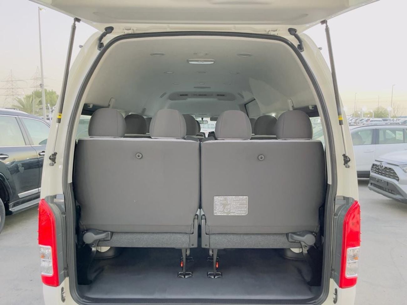 تويوتا هاياس GL Toyota Hiace High Roof