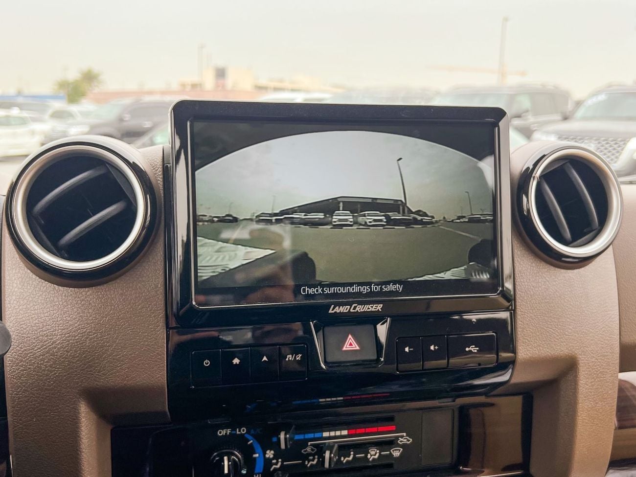 تويوتا لاند كروزر بيك آب EXPORT ONLY - FULL OPTION 4.0L PETROL (OMANI)