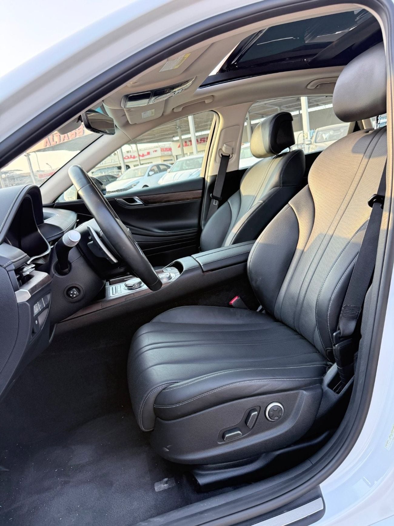 Genesis G80 Premium 2.5L luxury option