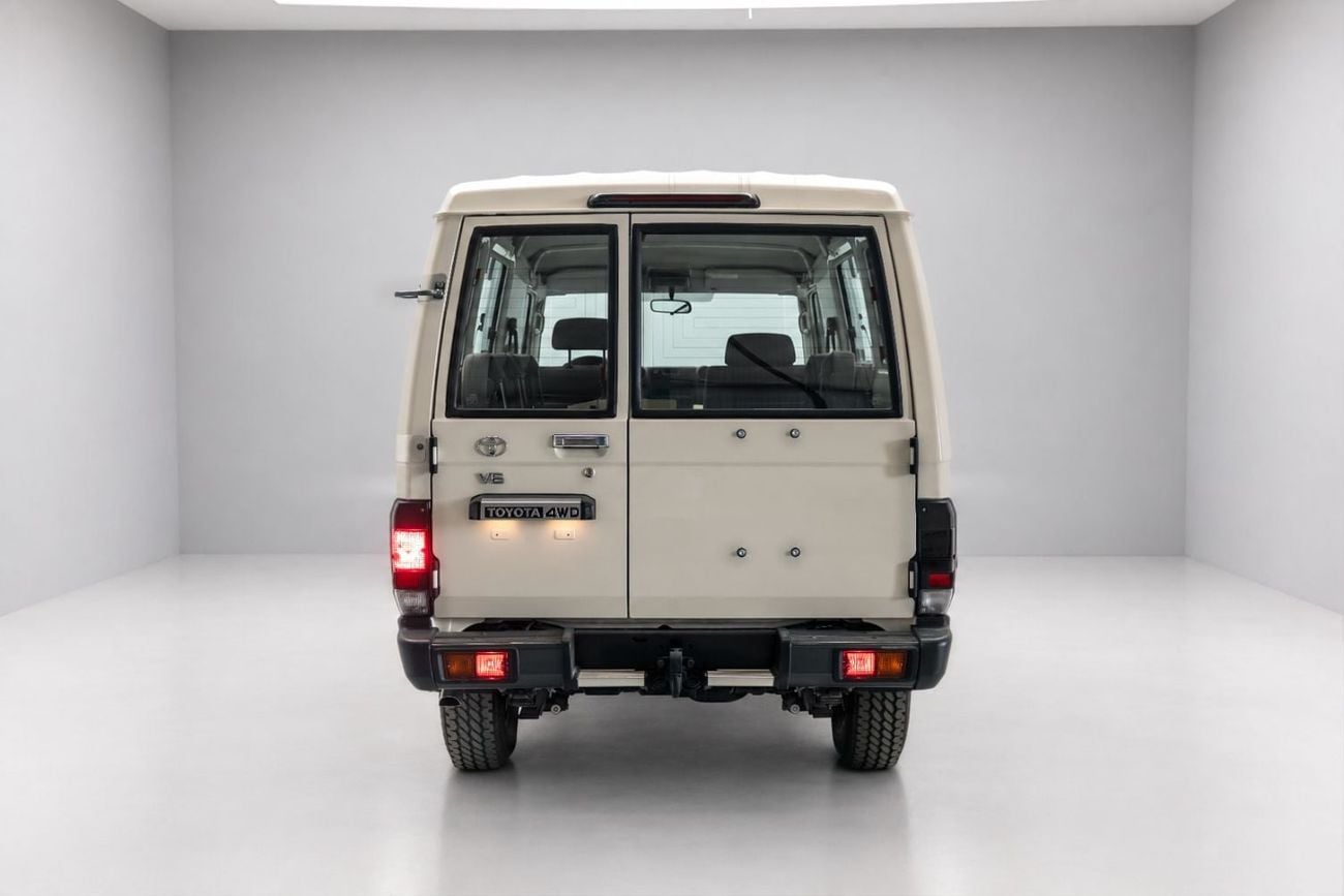 Toyota Land Cruiser 70 LC 78 HARDTOP 4.0L AT - White Inside Oak | Export Only