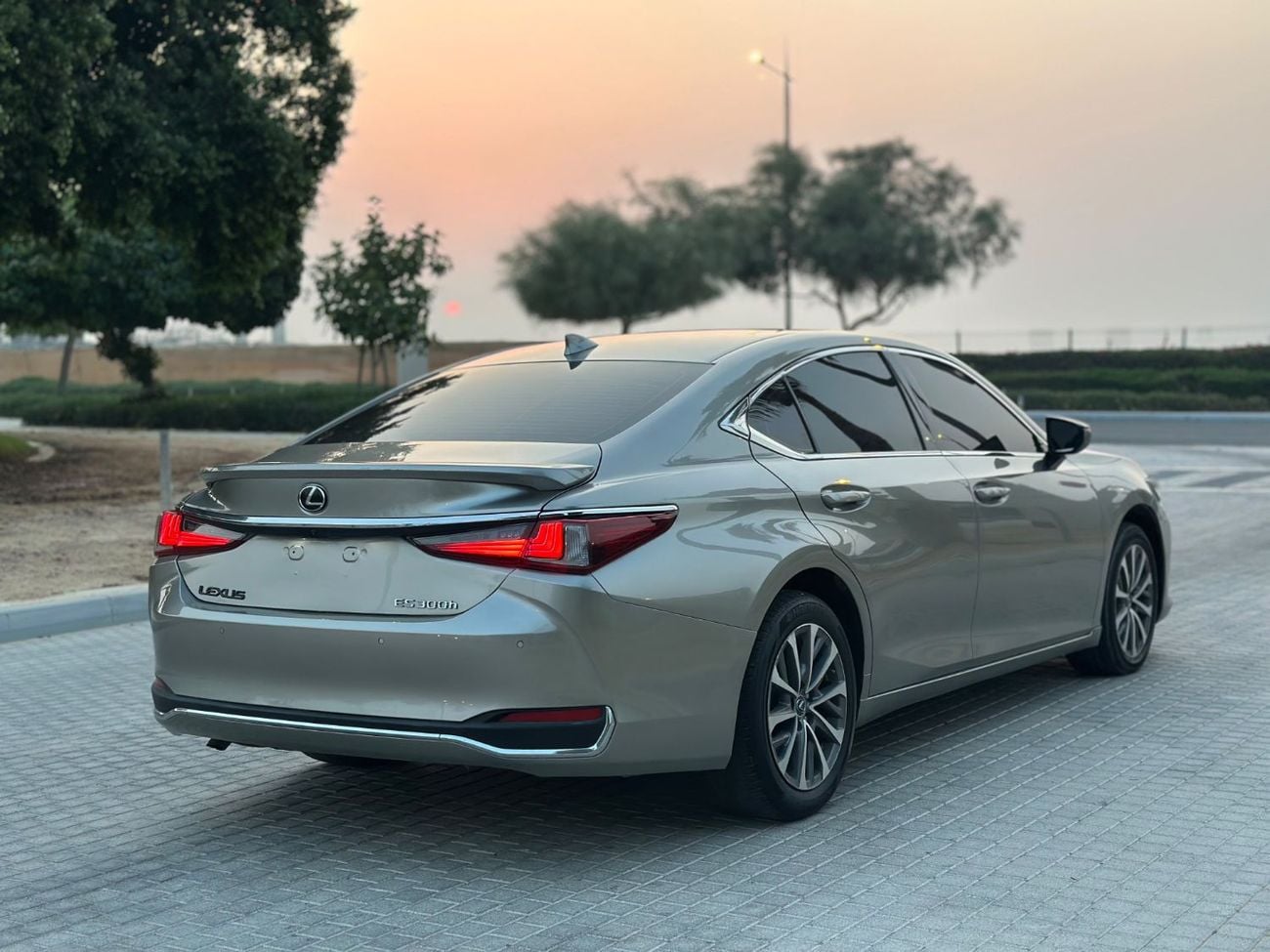 لكزس ES300h PREMIER