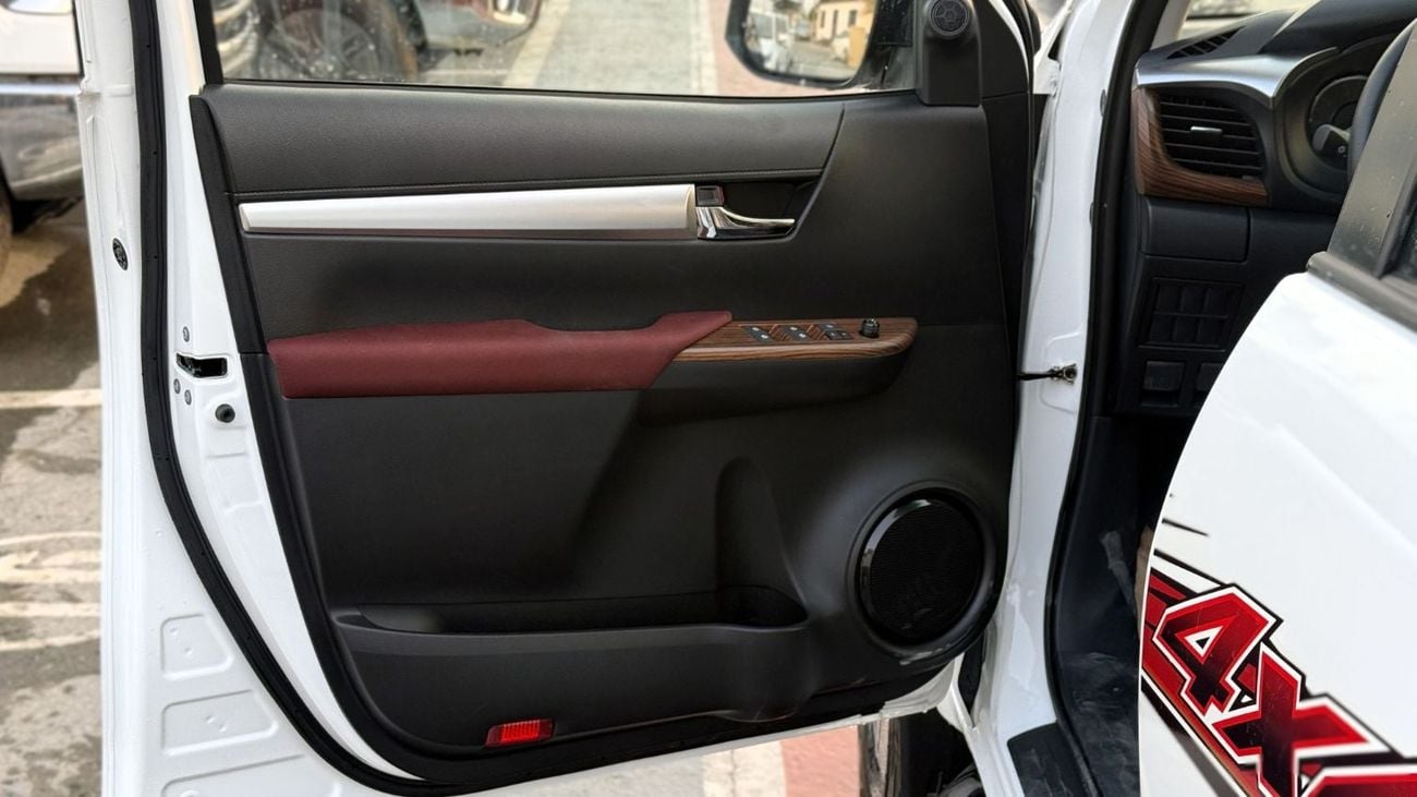 Toyota Hilux DLX 2.4L Diesel MT 2026YM