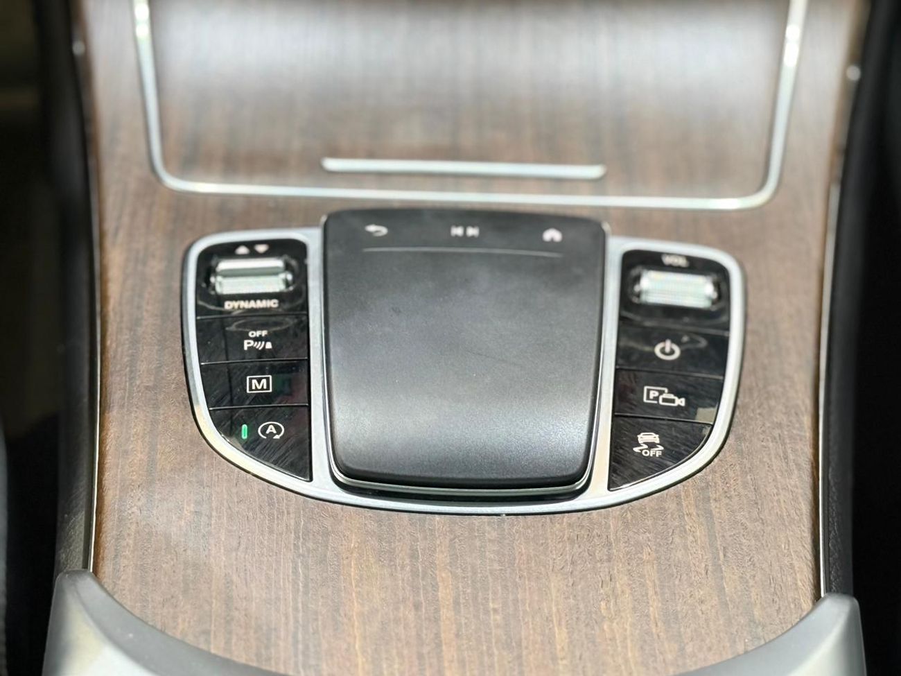 مرسيدس بنز GLC 300 STANDARD 4MATIC 2.0L
