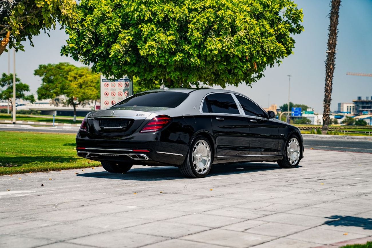 مرسيدس مايباخ S650 مايباخ V12 سيارة كاملة المواصفات، أوراقها سليمة، لم تتعرض لحوادث، خضعت لصيانة شاملة وجاهزة للانطلاق.