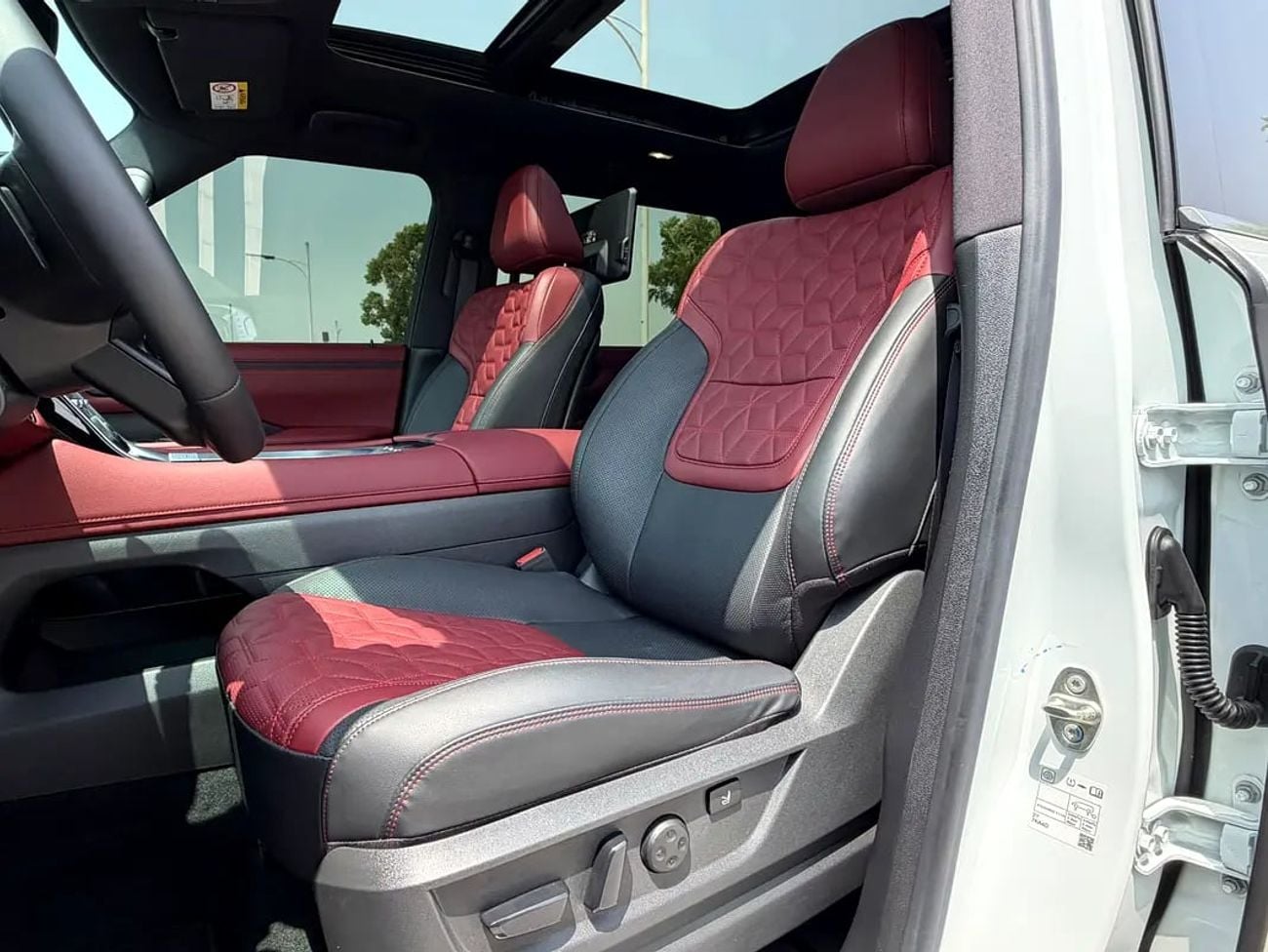 Nissan Patrol LE PLATINUM CITY 0% down payment - - LE Platinum city - Twin Turbo - GCC - Under Warranty - AWR