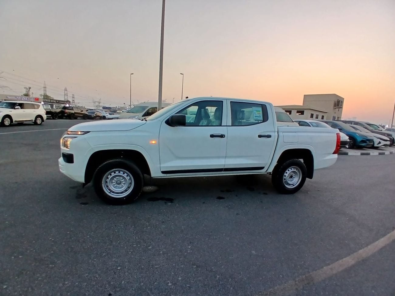 Mitsubishi L200 GLX Mitsubishi L200 M-Line 2.4L Petrol 4WD | 2026 | GCC Specs | Export Only |