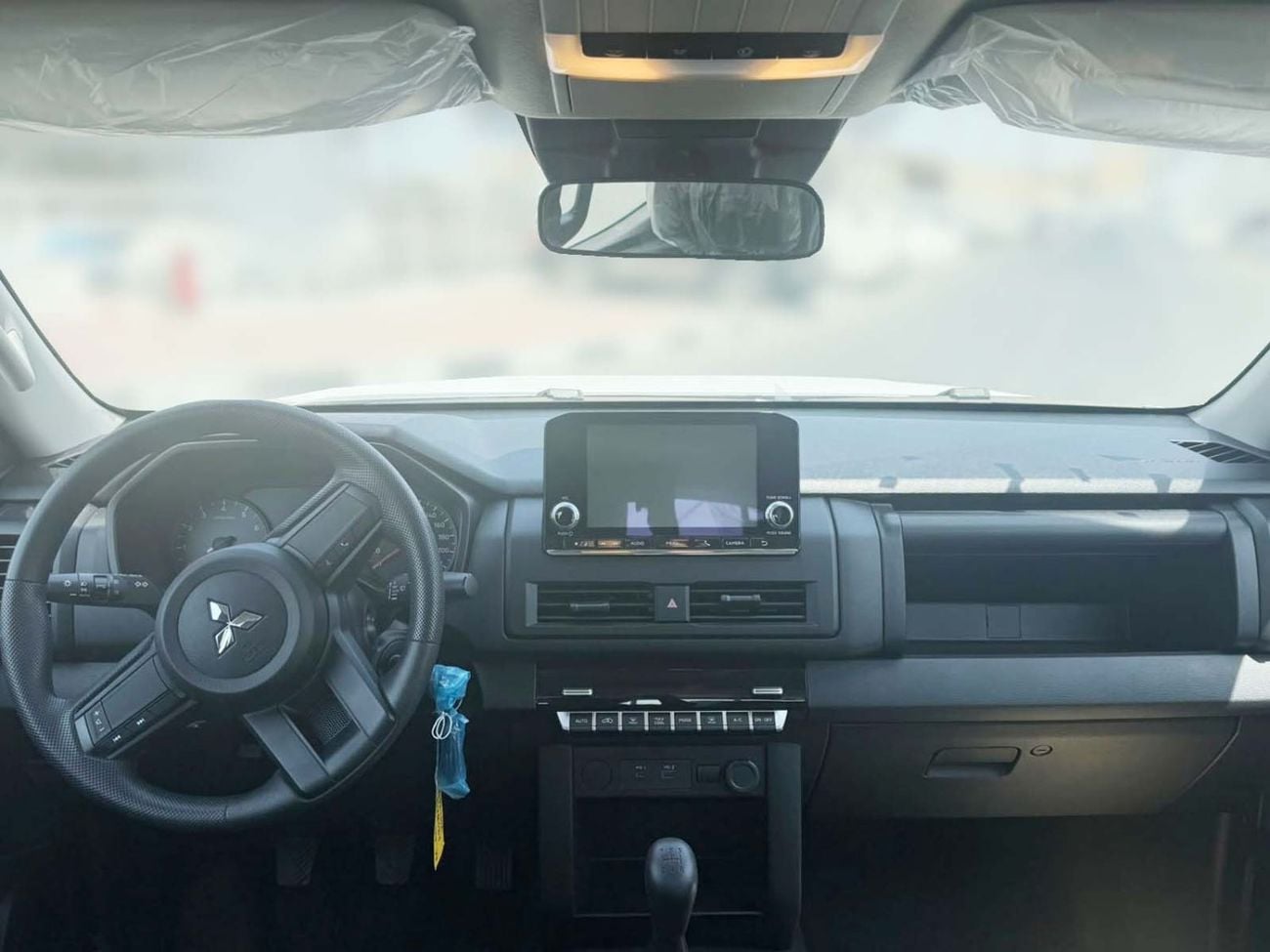 ميتسوبيشي L200 سيارة 2027 بمحرك بنزين سعة 2.4 لتر، كابينة مزدوجة، ناقل حركة يدوي