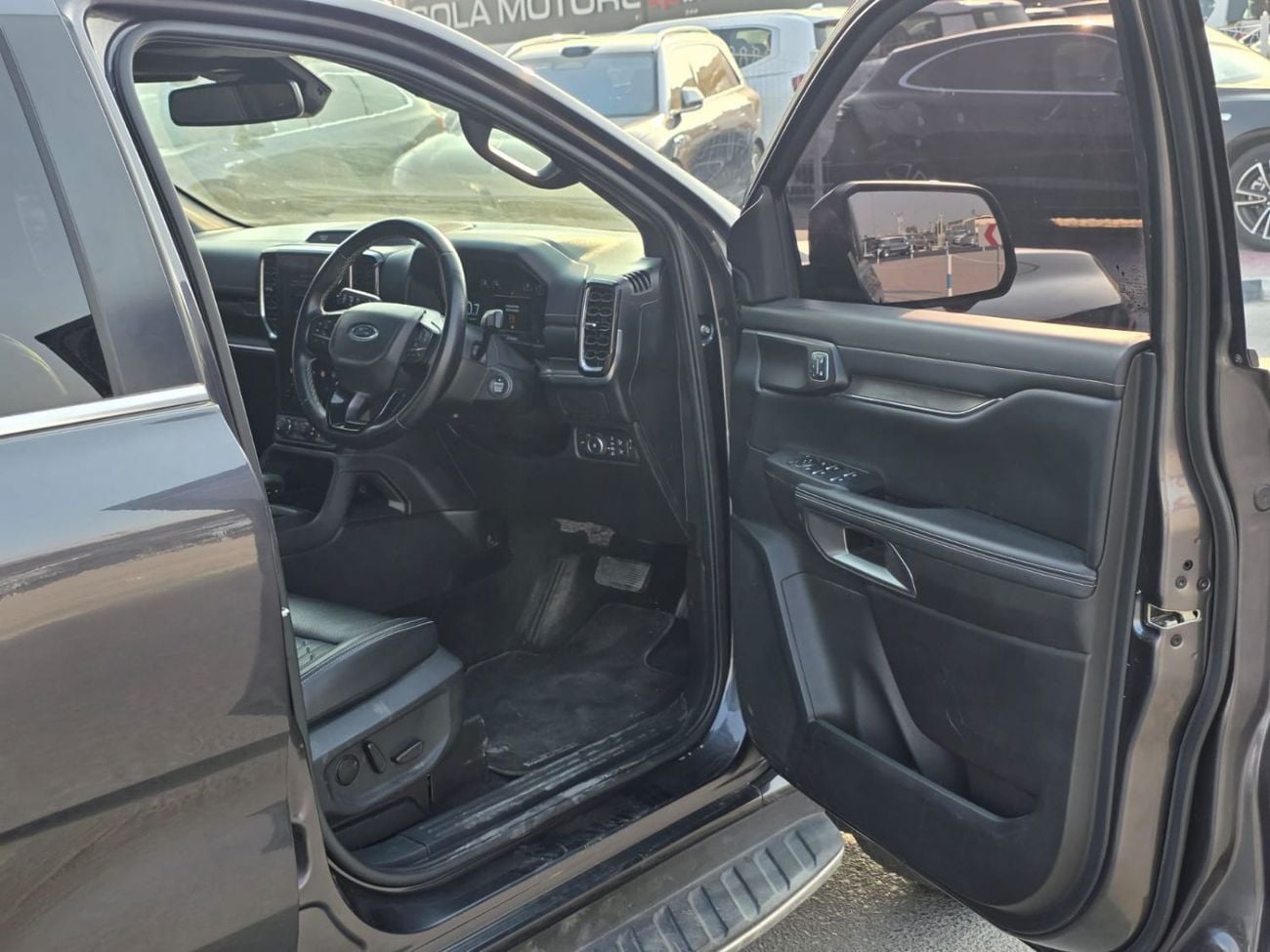 Ford Everest diesel 3.0L Platinum liter RHD ,7 seater only for export available