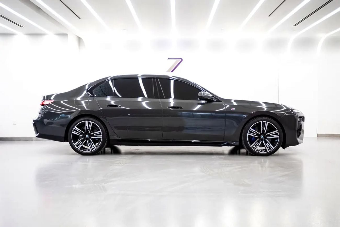 بي أم دبليو 740i 740i | SPORT | GCC | WARRANTY AND SERVICE CONTRACT | EXCELENT CONDITION