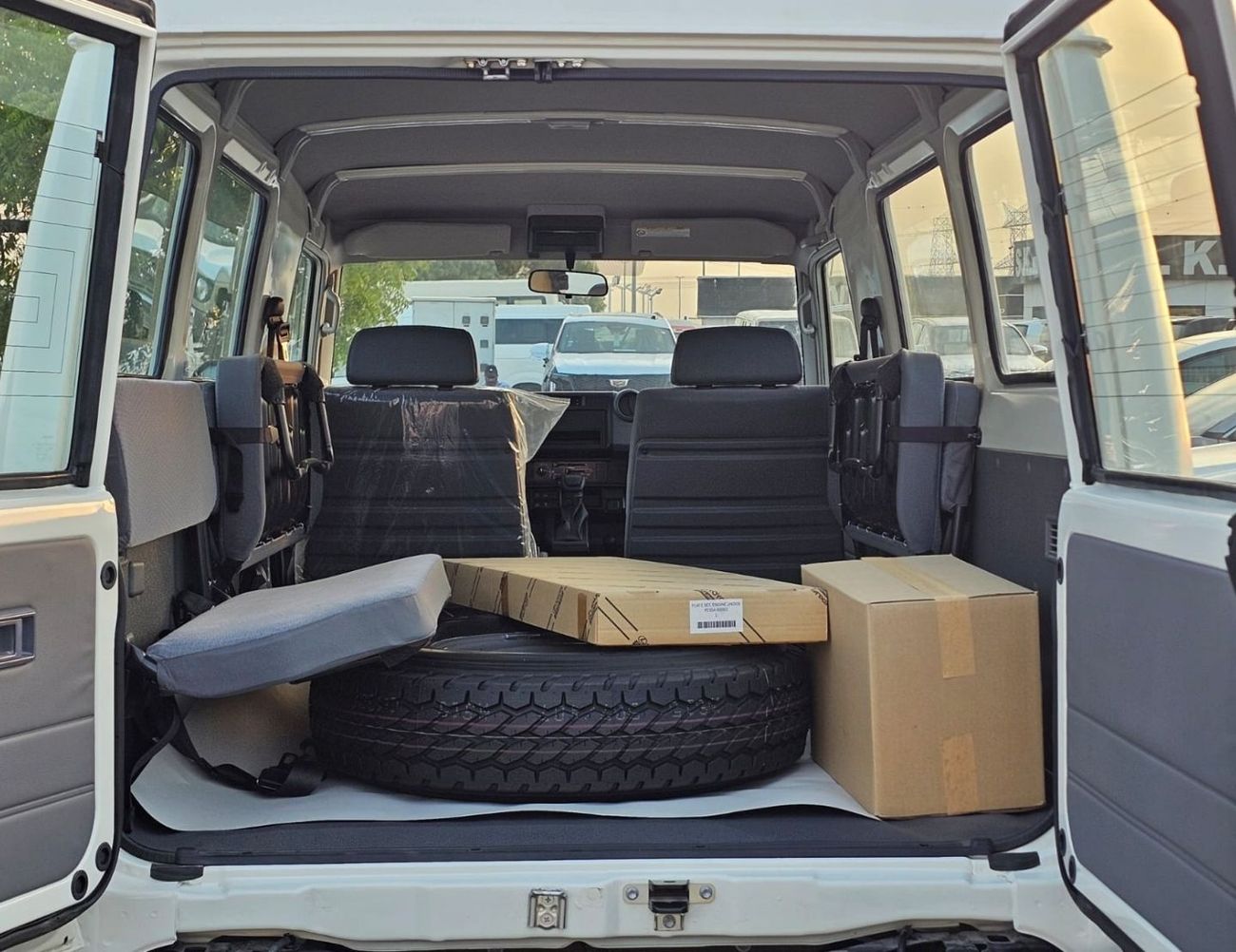 Toyota Land Cruiser 70 TOYOTA LANDCRUISER LC78 HARDTOP 3DOOR || 2.8L DIESEL A/T 4WD | DUAL TANK | MANUAL WINDOW (CODE #78AA