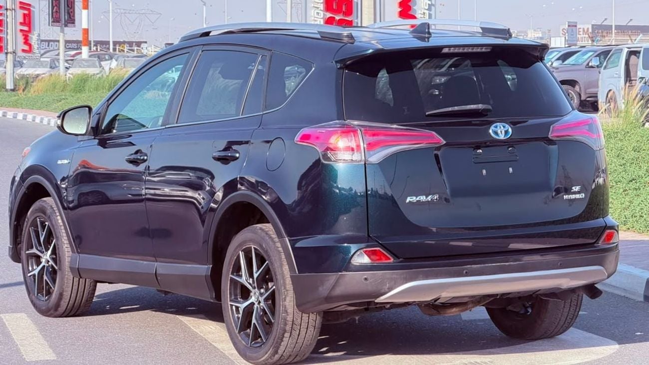 Toyota RAV4 XLE 2018 Model SE sport Edition Hybrid Sunroof , 4x4 , Push button . leather seats and trunk automatic