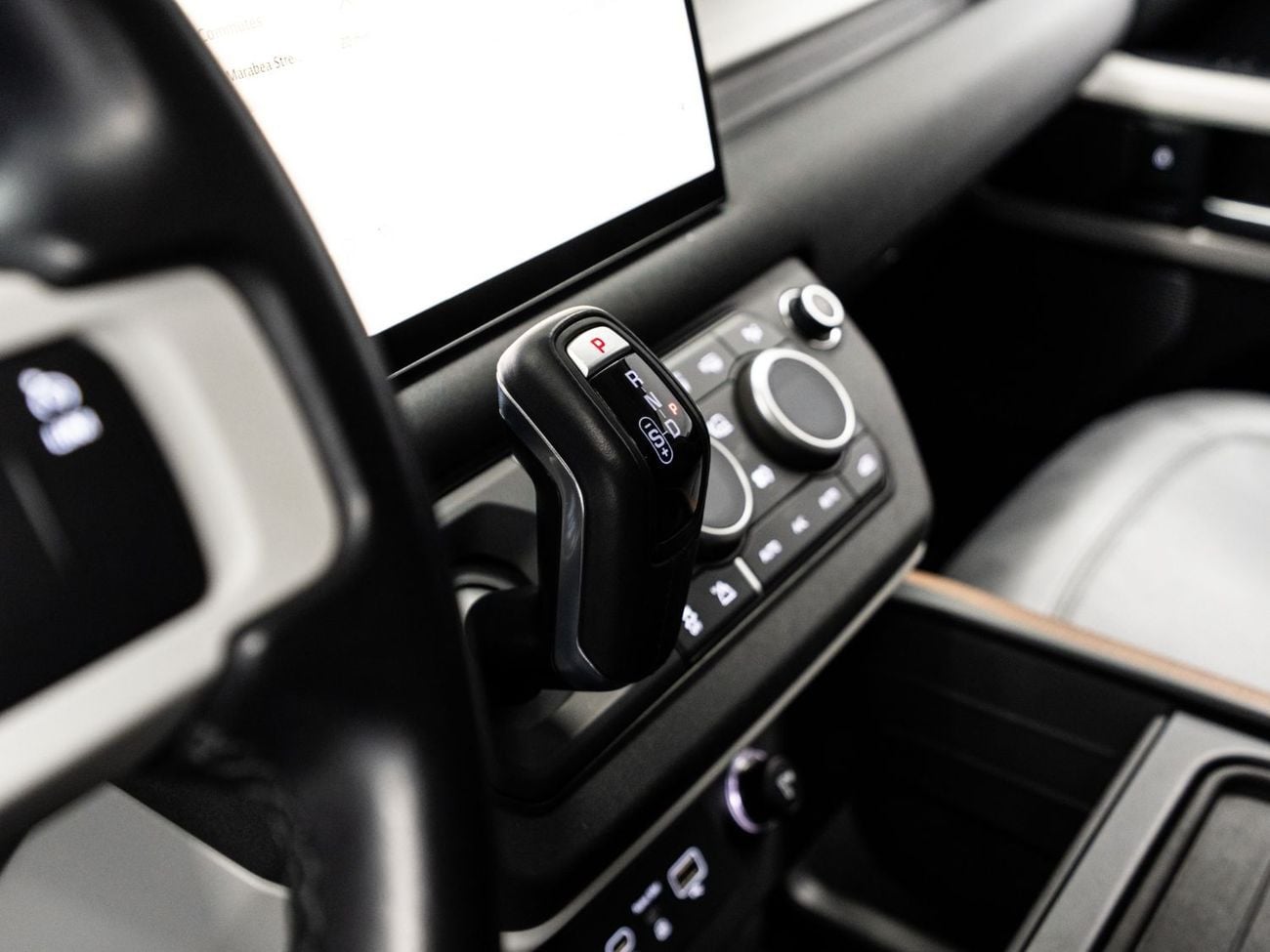 Land Rover Defender 110 SE P400 BUY NOW, PAY 2027 | THE BLACKLINE STANDARD | 2028 Al Tayer Warranty + S