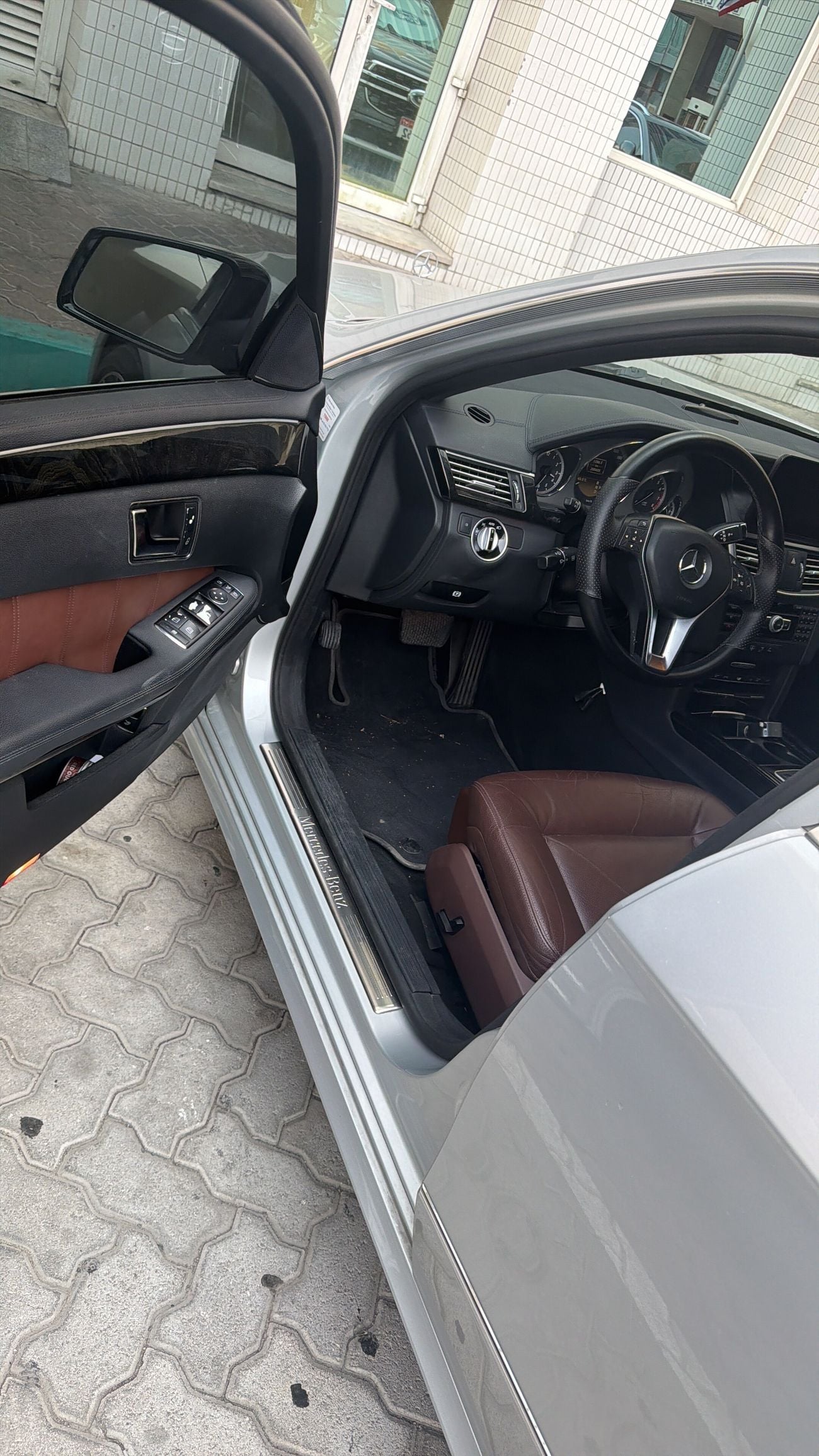 Mercedes Benz E300 ELEGANCE
