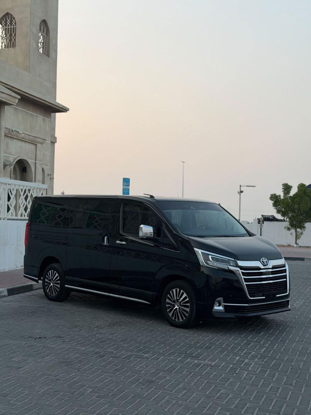 Toyota Granvia PREMIUM