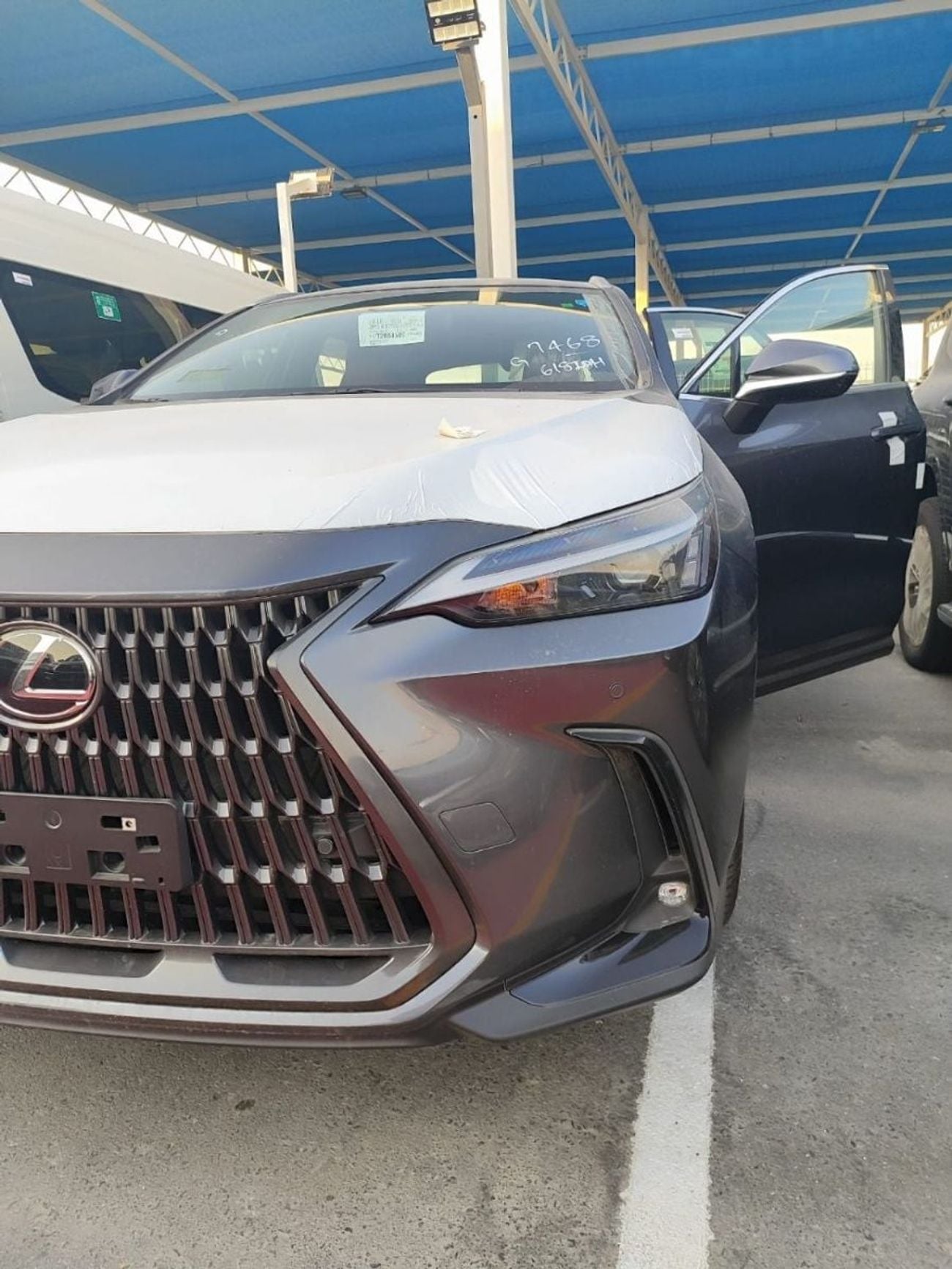 Lexus NX 350h PLATINUM 2026 Lexus NX 350h Hybrid automatic with panoramic roof GCC Specs Available GRAY