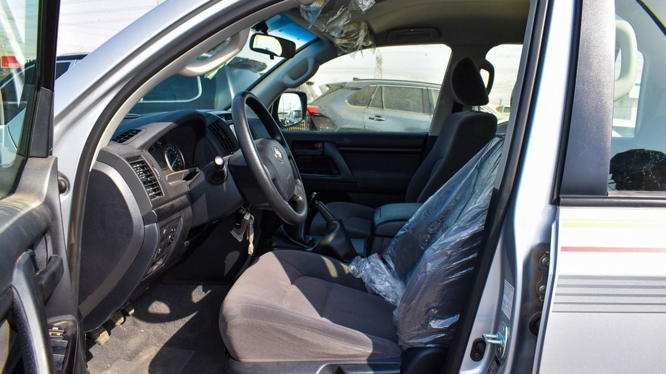 تويوتا لاند كروزر 4.0L V6 Petrol M/T