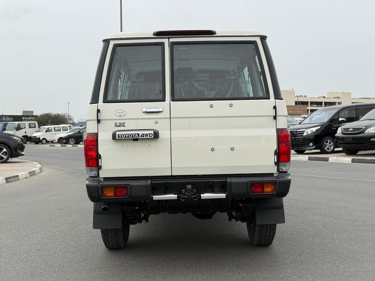 Toyota Land Cruiser 70 LC76 LX EXPORT ONLY - LC76 2.8 E Automatic - Basic with diff lock