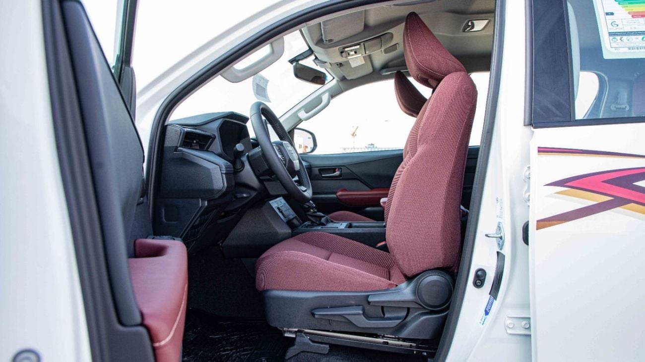 تويوتا هيلوكس GLX DC 4X4 P 2.7L AT GLX RA | 2027 | ضمان 3 سنوات |