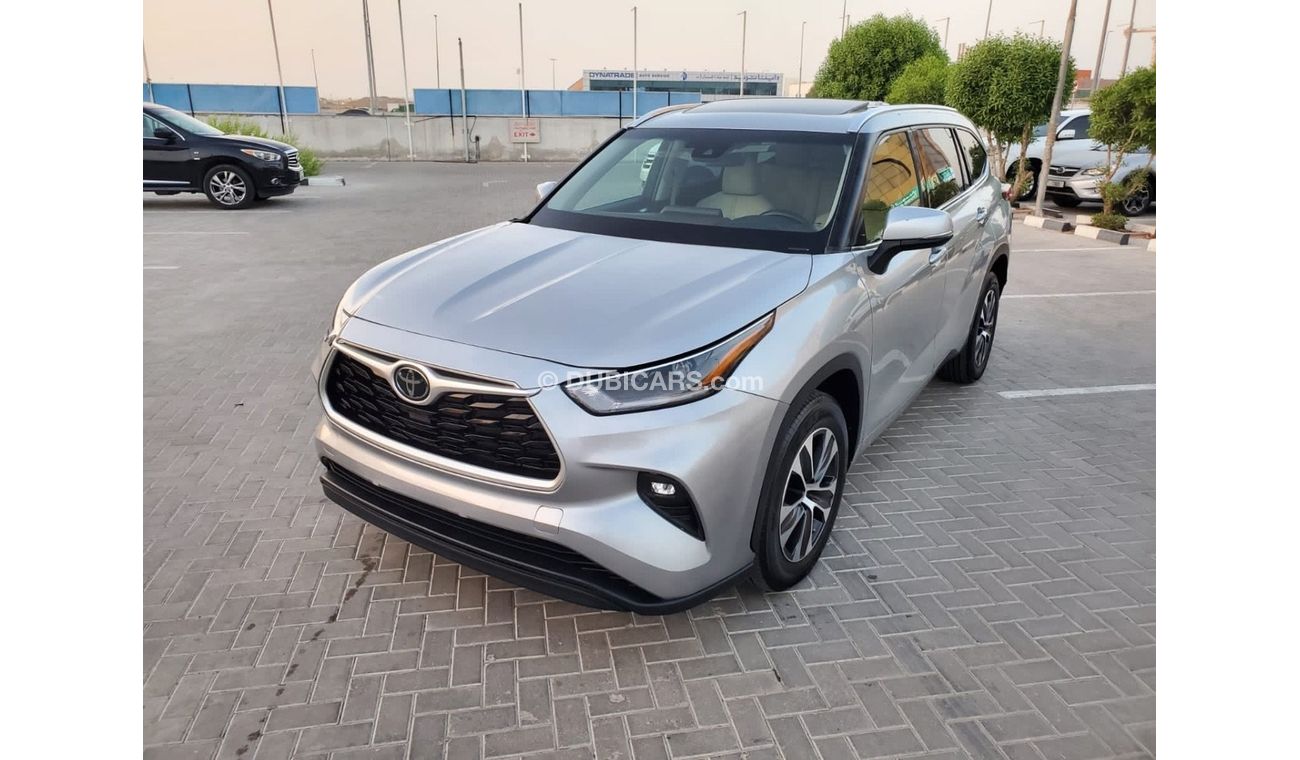 Used Toyota Highlander 2021 for sale in Dubai - 651990