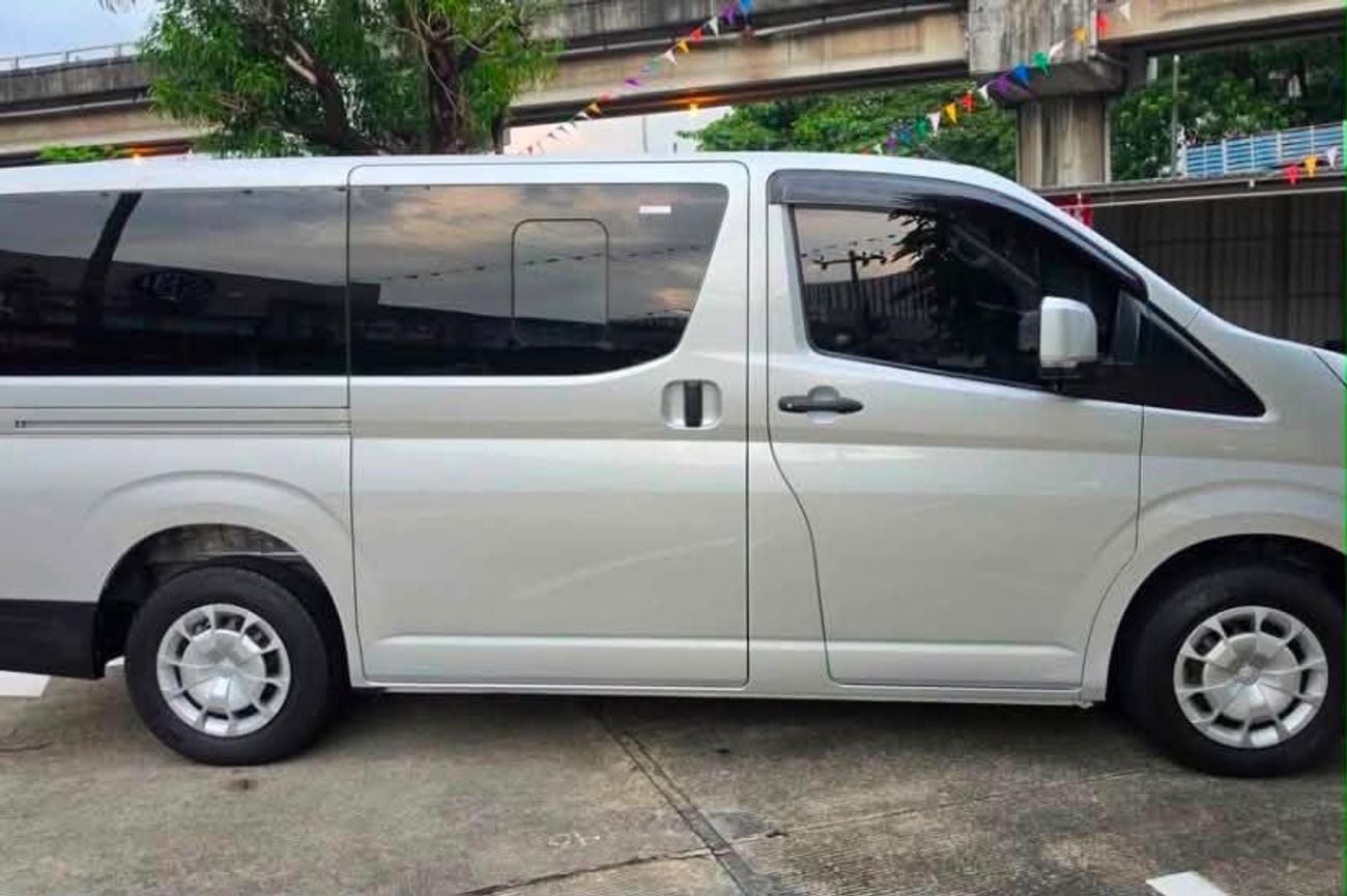 Toyota Hiace DX 2.8L DIESEL STD ROOF MT