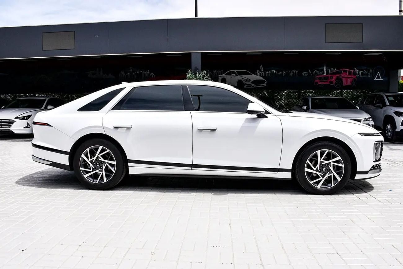 Hyundai Azera Hybrid | Korean Specs | Clean Title | 13K KM | White | هيونداي ازيرا هايبرد