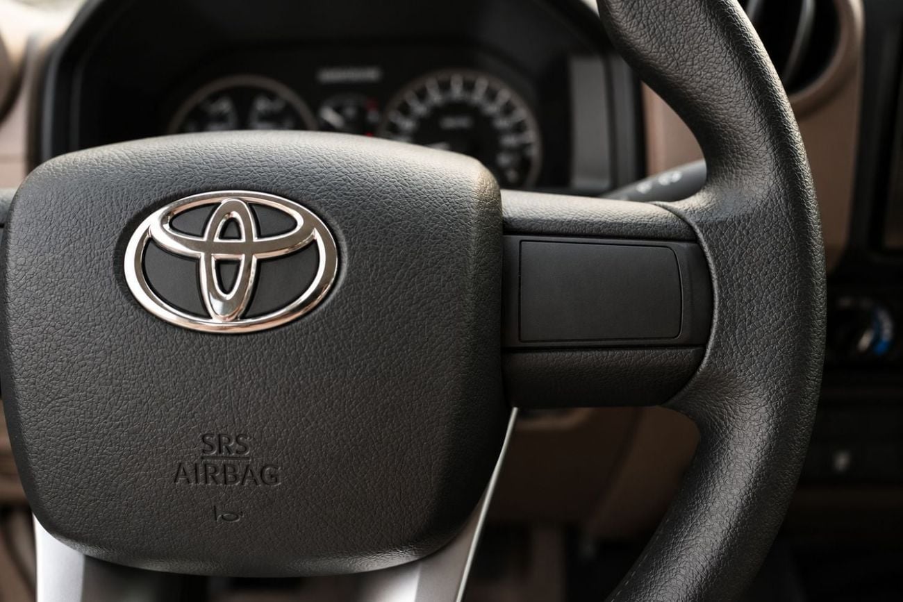 Toyota Land Cruiser 70 LC 78 HARDTOP 4.0L MT 2026 Toyota Land Cruiser 70 Series (GRJ78) 4.0L V6 4WD