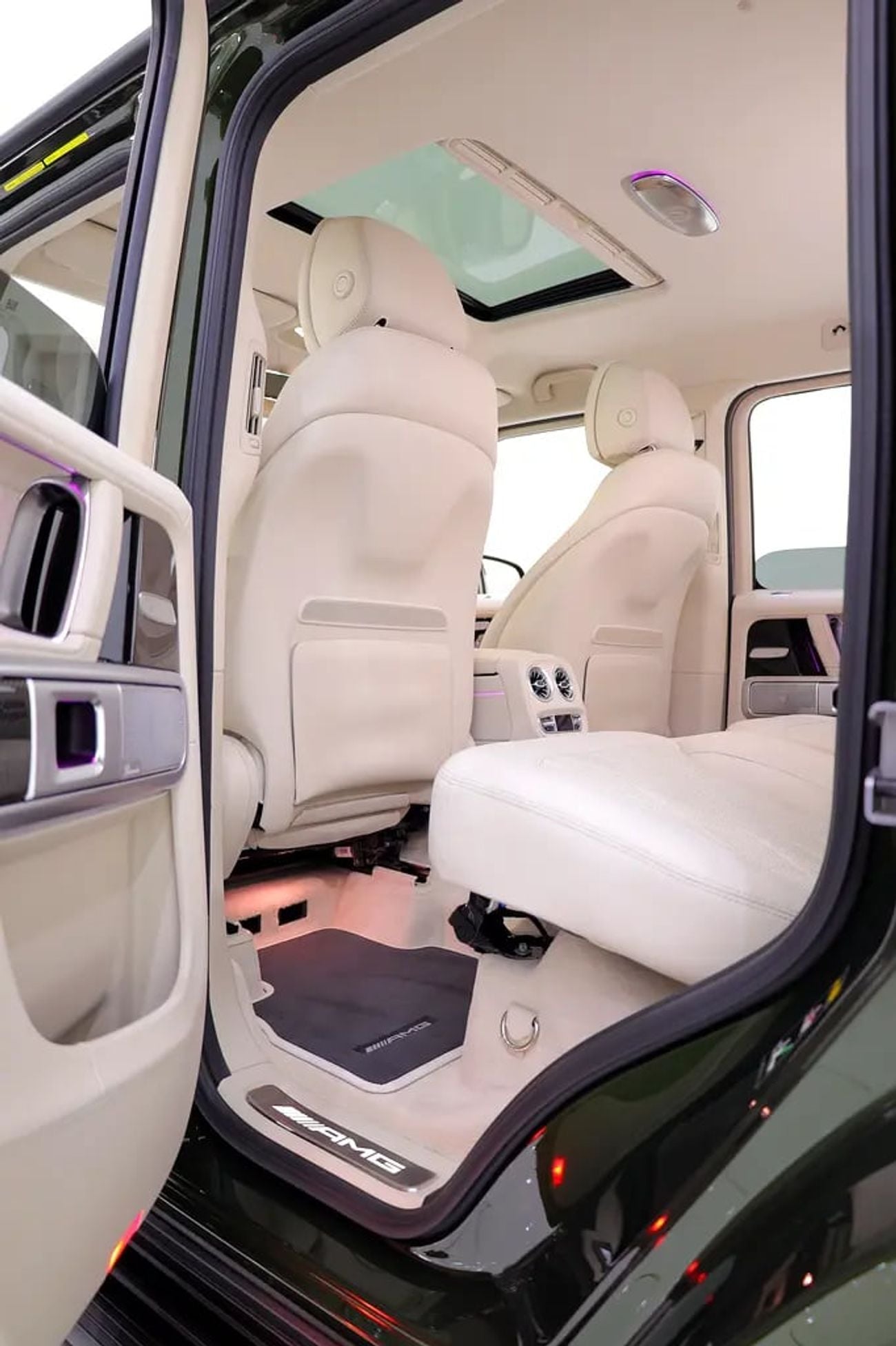 Mercedes Benz G63 AMG G63 MANUFAKTUR SPECIAL OLIVE + CARBON INTERIOR + 5 YEARS DEALER WARRANTY + SERVICE