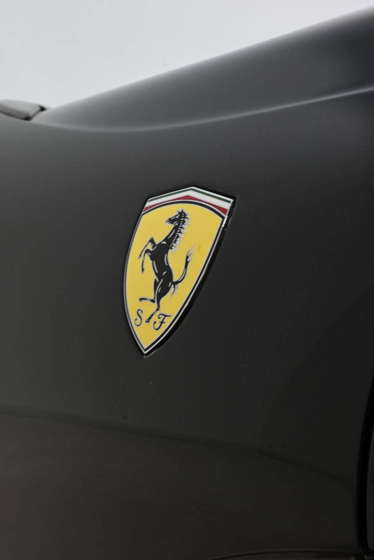 فيراري 812 GTS GTS فيراري 812 GTS موديل 2021، سجل صيانة كامل (الطاير)، طلاء أصلي، طبقة حماية كاملة، ملكية نظيفة