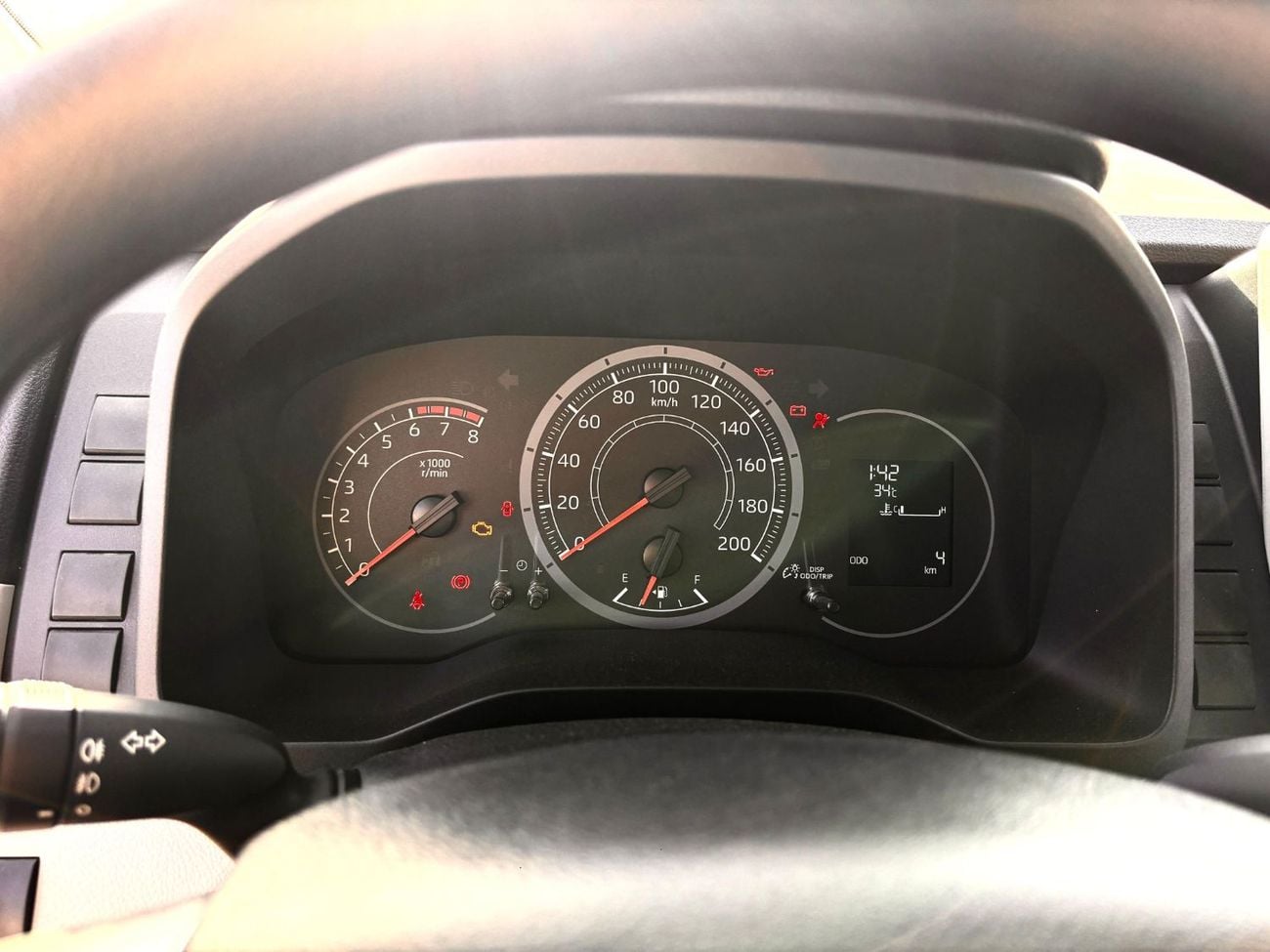 Toyota Hiace GL - STANDARD ROOF CARGO MANUAL TRANSMISSION