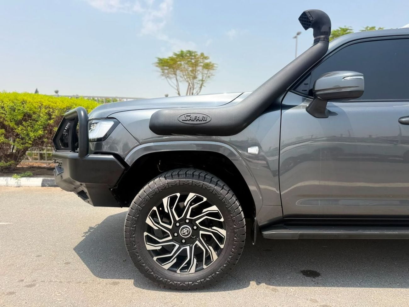 Toyota Land Cruiser GXR 2022 | 3.3L DIESEL | AT | RHD | OFF-ROAD MODIFIED | ARB BULL BAR WITH HEAVY FOCUSED LED LIGHTS | AIR