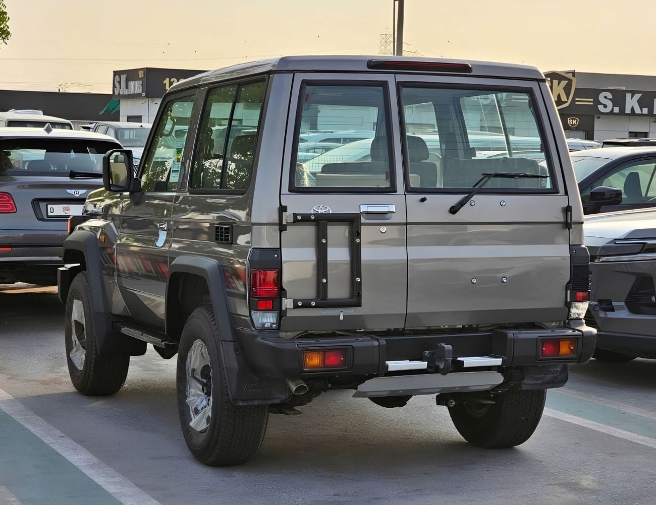 Toyota Land Cruiser 70 LC71 HARDTOP 3DOOR || 4.0L PETROL V6 M/T 4WD | DIFF LOCK | WINCH | OVER FENDER (CODE # X71MM)