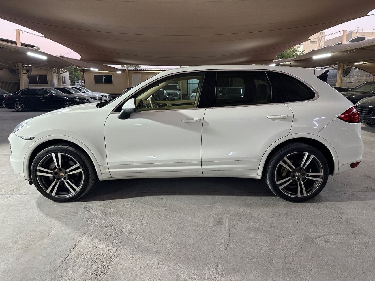 Porsche Cayenne S PORSCHE CAYENNE 2012 | PORSCHE SERVICE HISTORY | TWO KEYS | 14-WAY ADAPTIVE SEATS