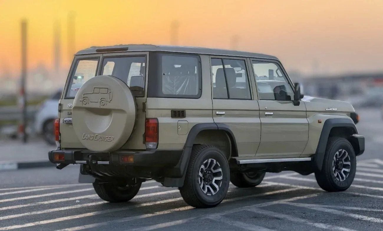 Toyota Land Cruiser 70 LC76 LX TOYOTA LAND CRUISER LC76 | 2.8L DIESEL | DVD CAMERA | LEATHER SEATS | 5 DOOR | FULL OPTION