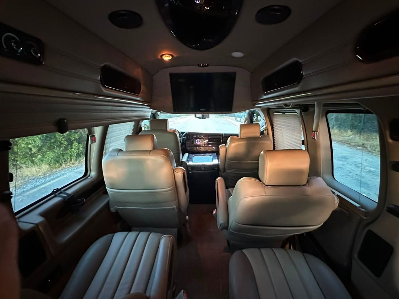 جي أم سي سافانا GMC SAVANA 2013 GCC // VIP ROOM // TV // ACCIDENT FREE // PERFECT CONDITION // 9 SEATS