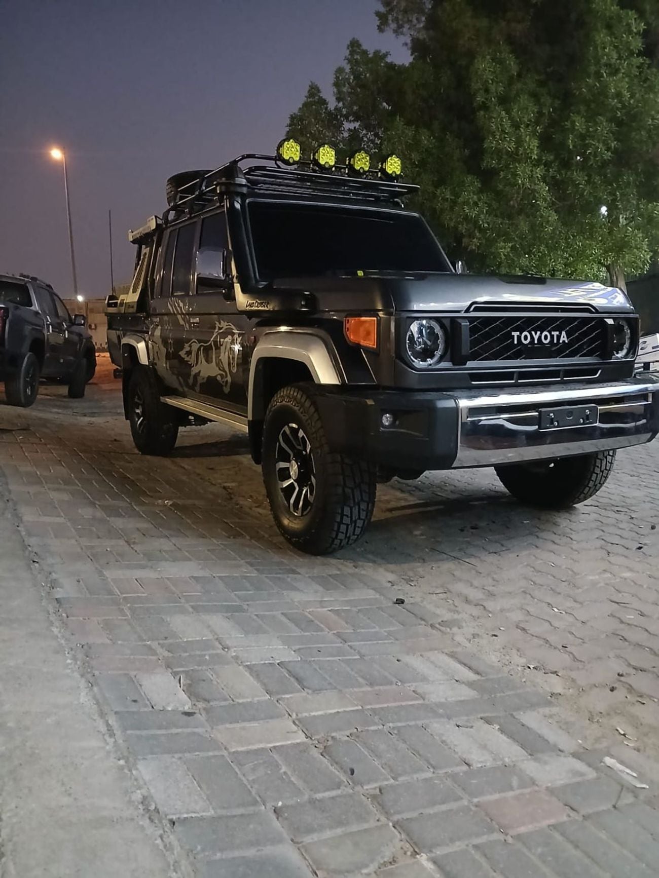 تويوتا لاند كروزر بيك آب