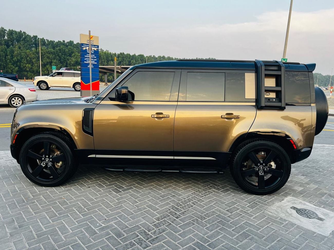لاند روفر ديفندر 110 HSE P400
